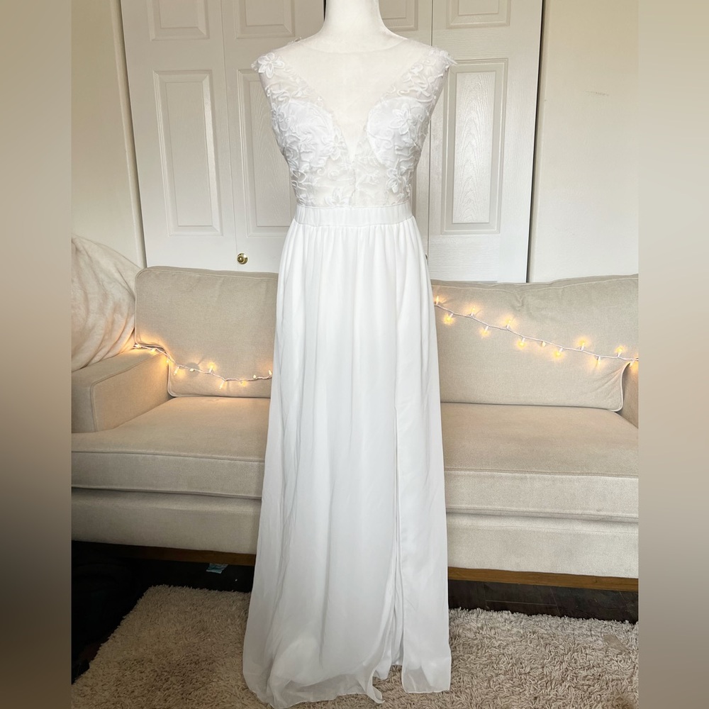 NWOT Wedding dress with lace and chiffon. Medium White polyester & cotton! NEW!